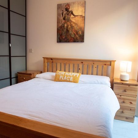 Two-Bedroom Luxury Apartment With Workspace, Free Secure Parking & Coffee Birmingham Ngoại thất bức ảnh