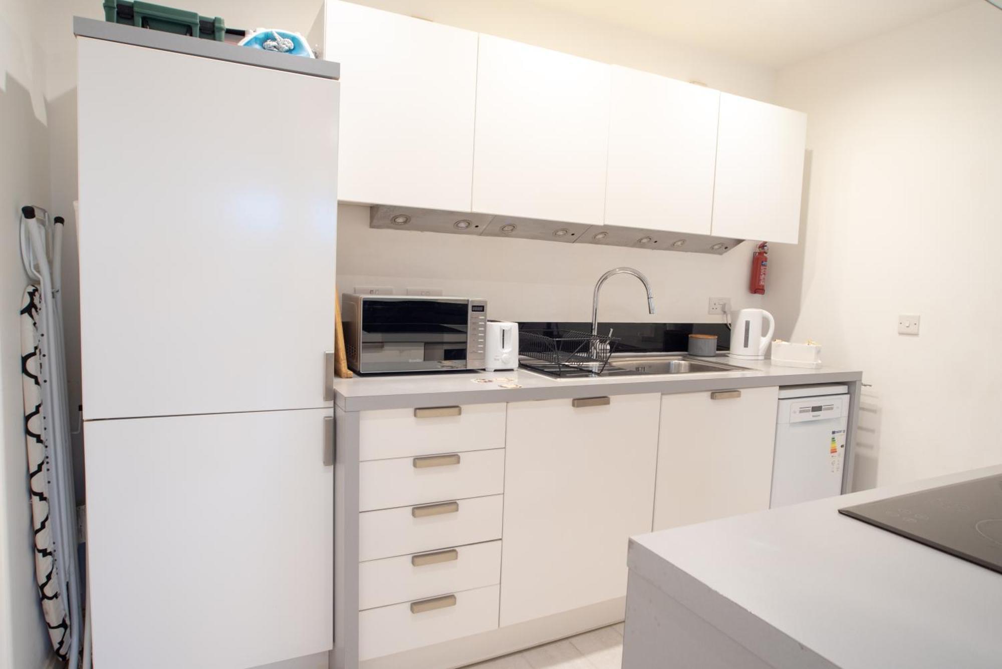 Two-Bedroom Luxury Apartment With Workspace, Free Secure Parking & Coffee Birmingham Ngoại thất bức ảnh
