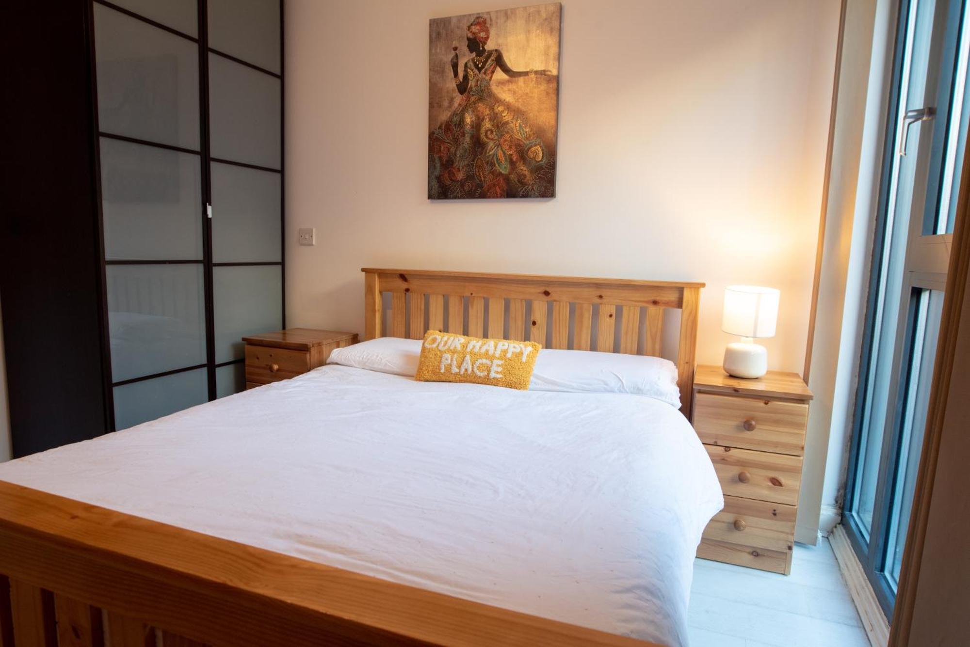 Two-Bedroom Luxury Apartment With Workspace, Free Secure Parking & Coffee Birmingham Ngoại thất bức ảnh