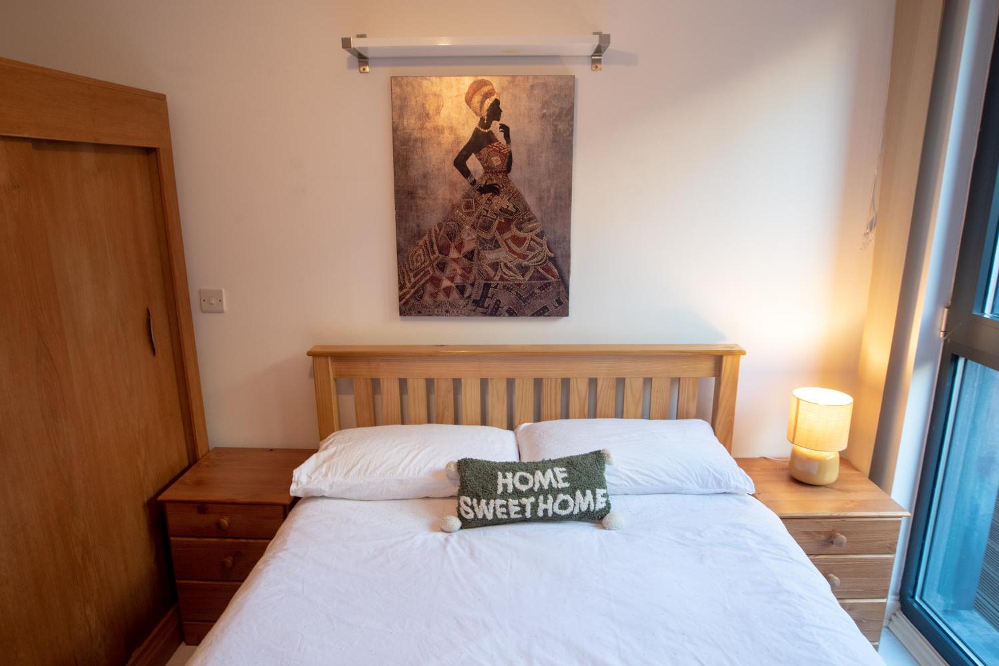 Two-Bedroom Luxury Apartment With Workspace, Free Secure Parking & Coffee Birmingham Ngoại thất bức ảnh