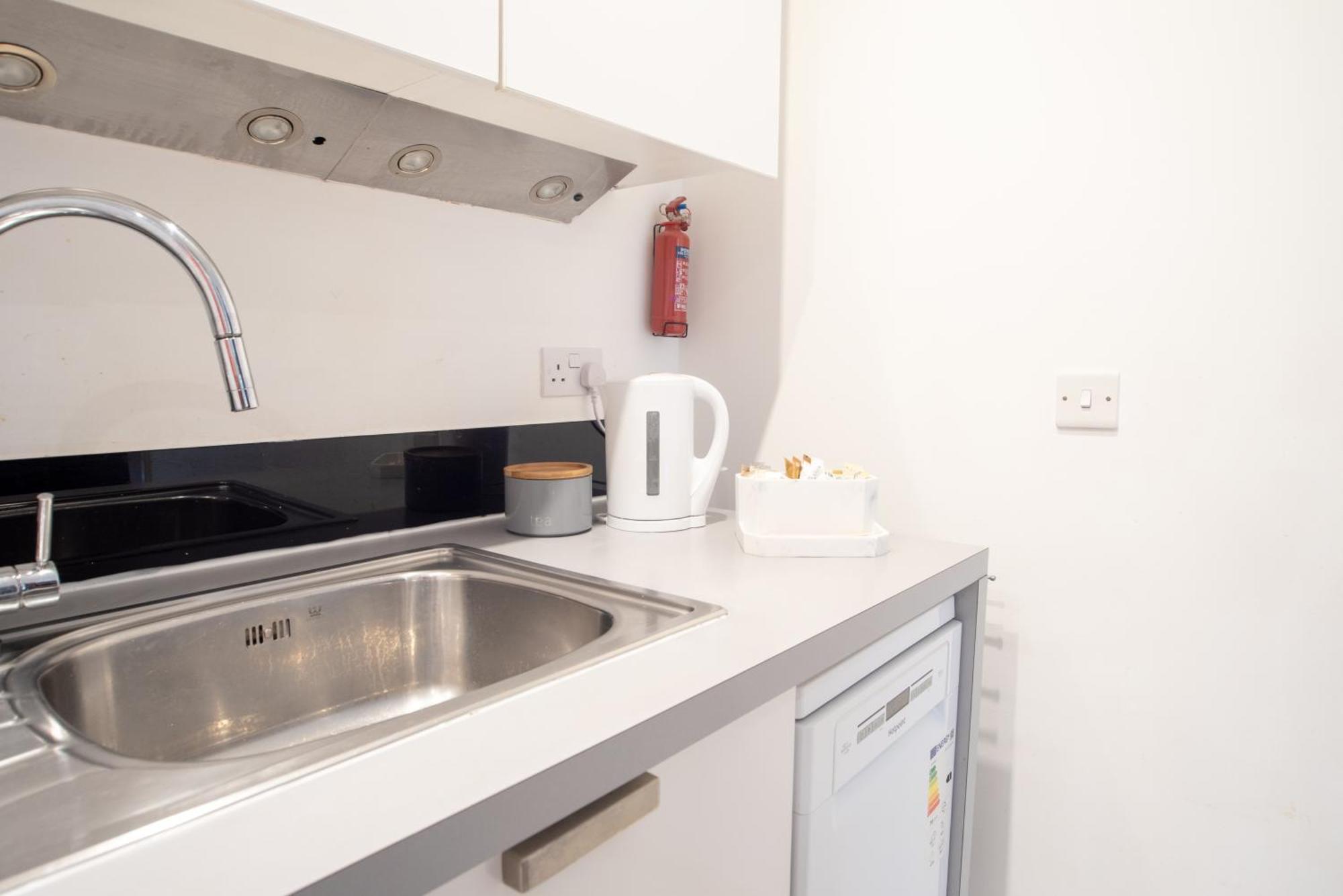Two-Bedroom Luxury Apartment With Workspace, Free Secure Parking & Coffee Birmingham Ngoại thất bức ảnh
