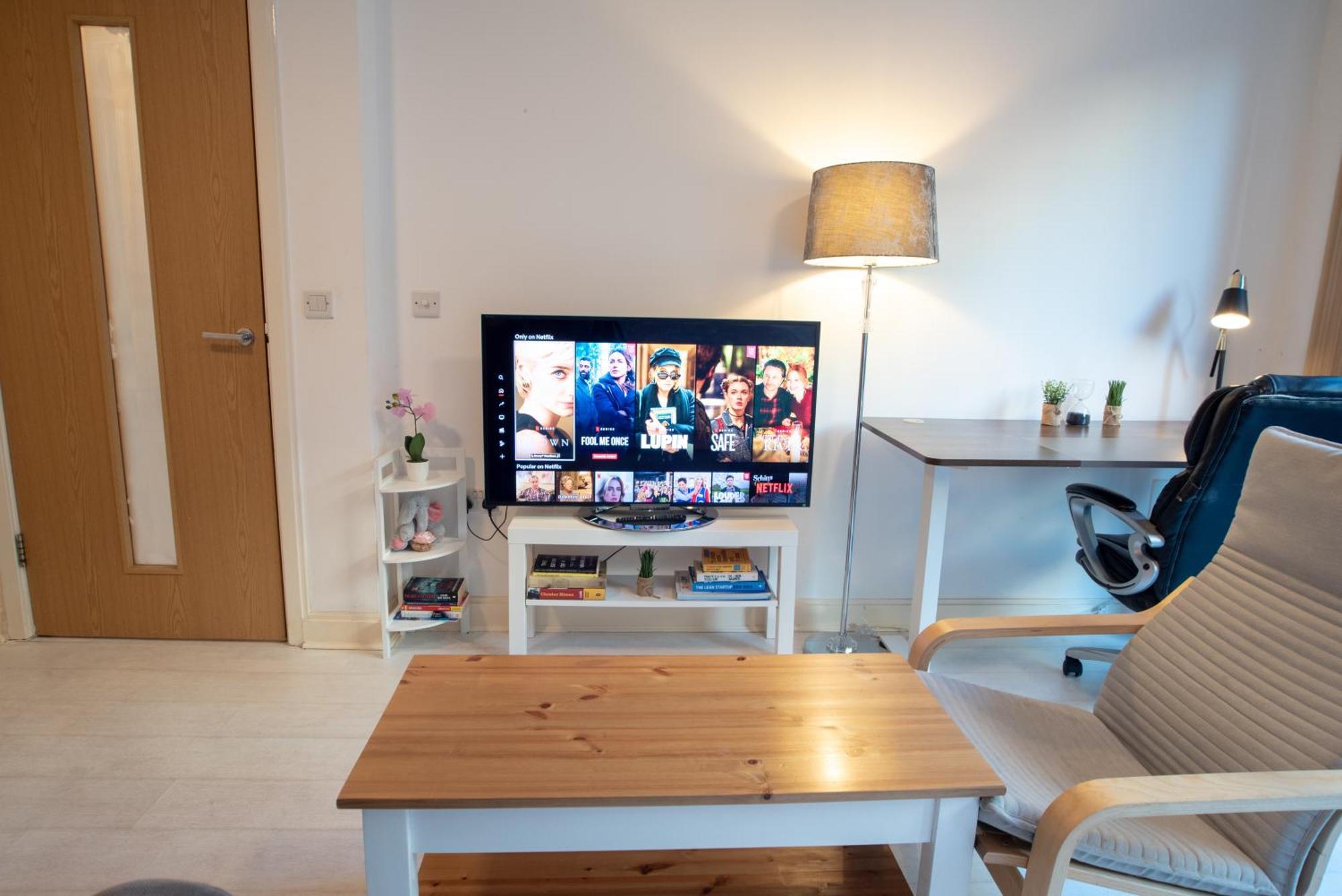 Two-Bedroom Luxury Apartment With Workspace, Free Secure Parking & Coffee Birmingham Ngoại thất bức ảnh