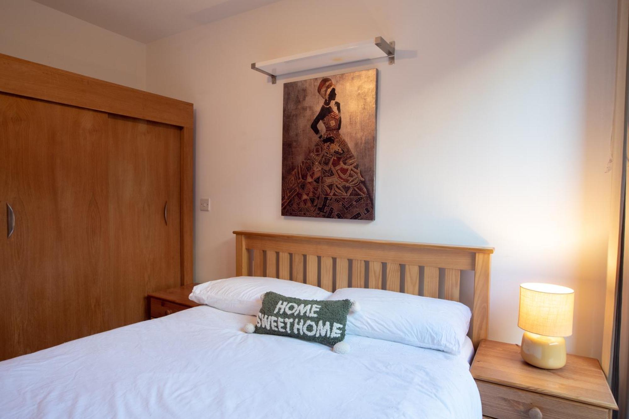 Two-Bedroom Luxury Apartment With Workspace, Free Secure Parking & Coffee Birmingham Ngoại thất bức ảnh