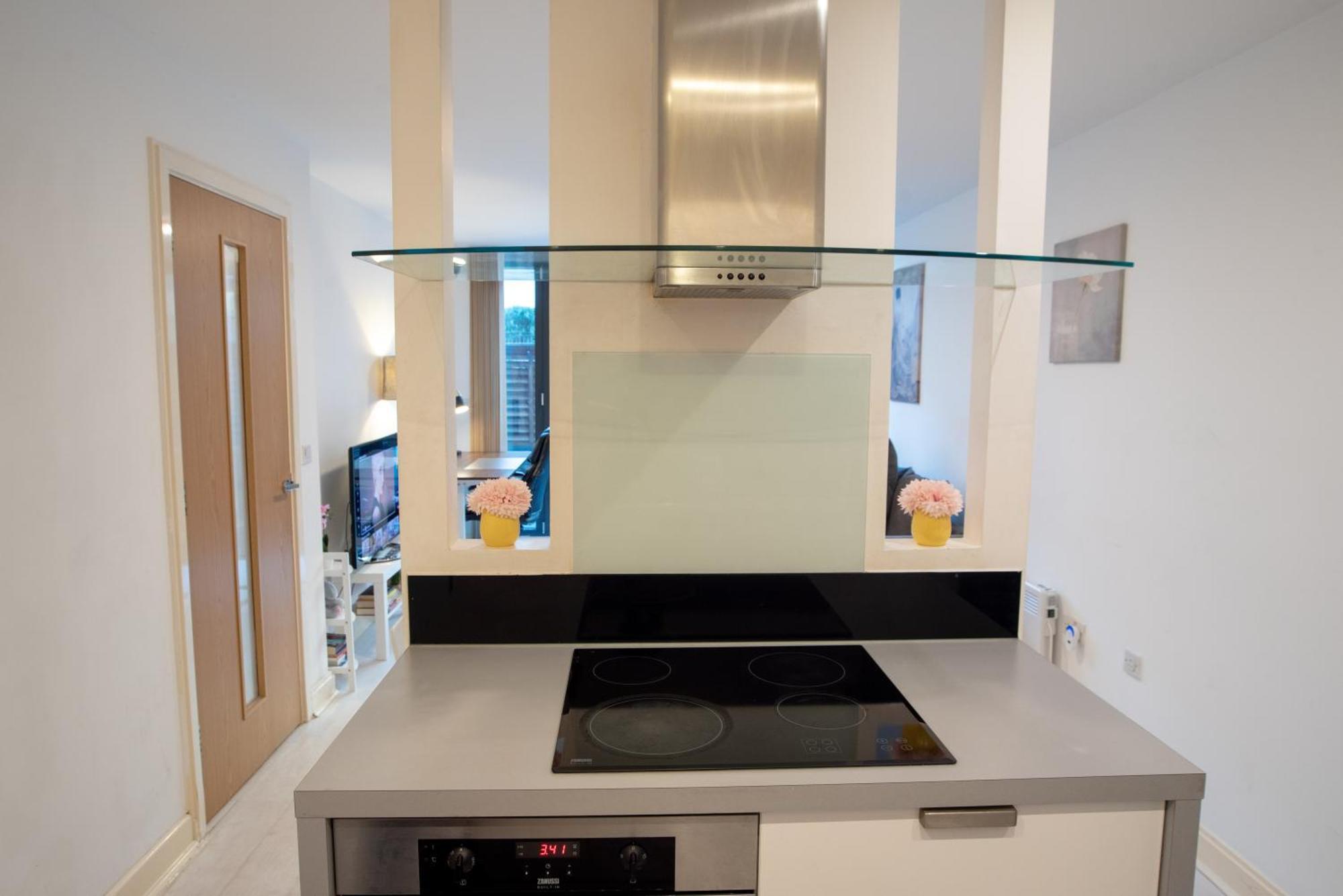 Two-Bedroom Luxury Apartment With Workspace, Free Secure Parking & Coffee Birmingham Ngoại thất bức ảnh