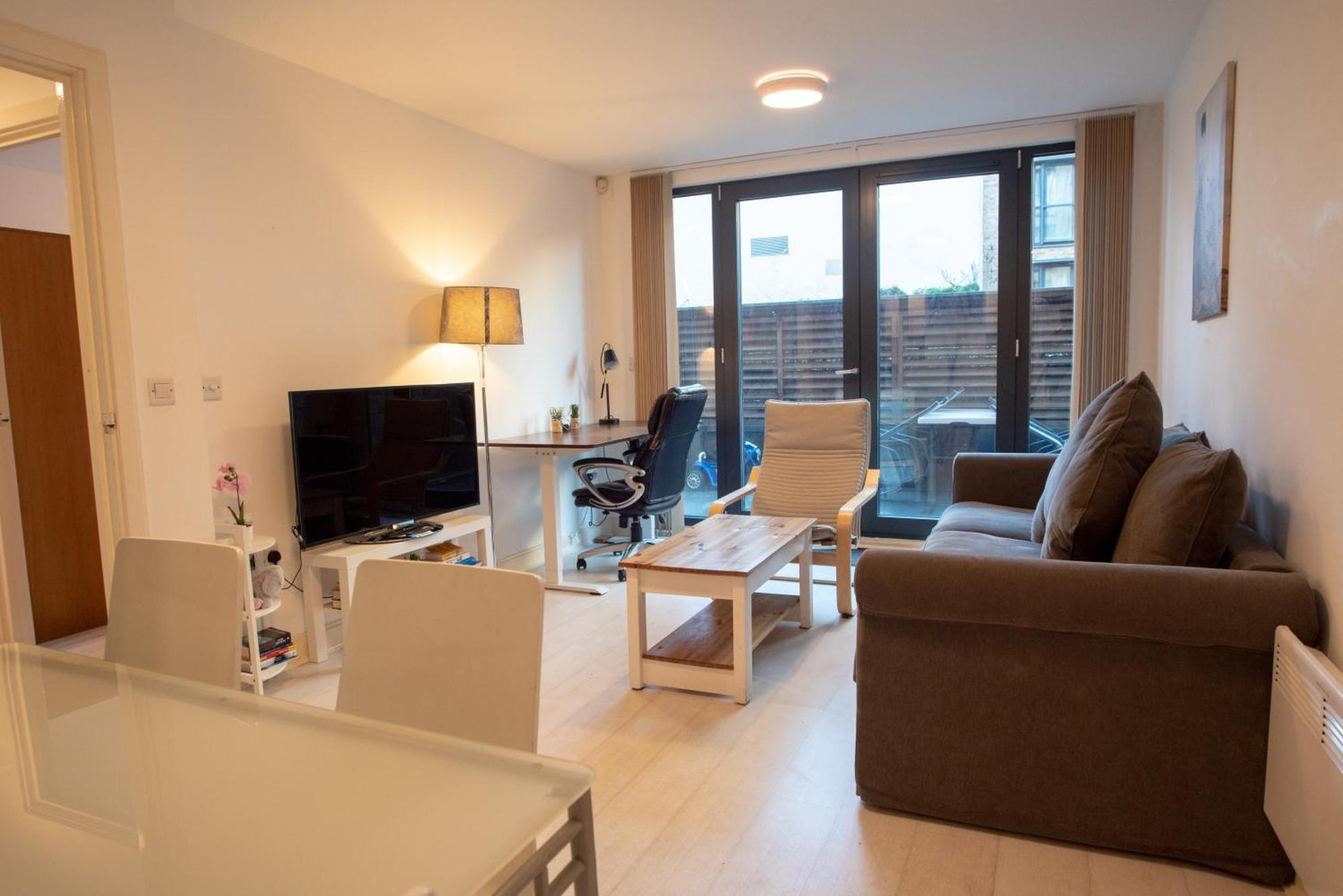 Two-Bedroom Luxury Apartment With Workspace, Free Secure Parking & Coffee Birmingham Ngoại thất bức ảnh