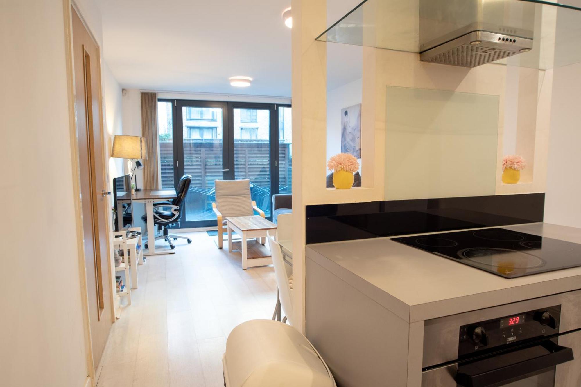 Two-Bedroom Luxury Apartment With Workspace, Free Secure Parking & Coffee Birmingham Ngoại thất bức ảnh