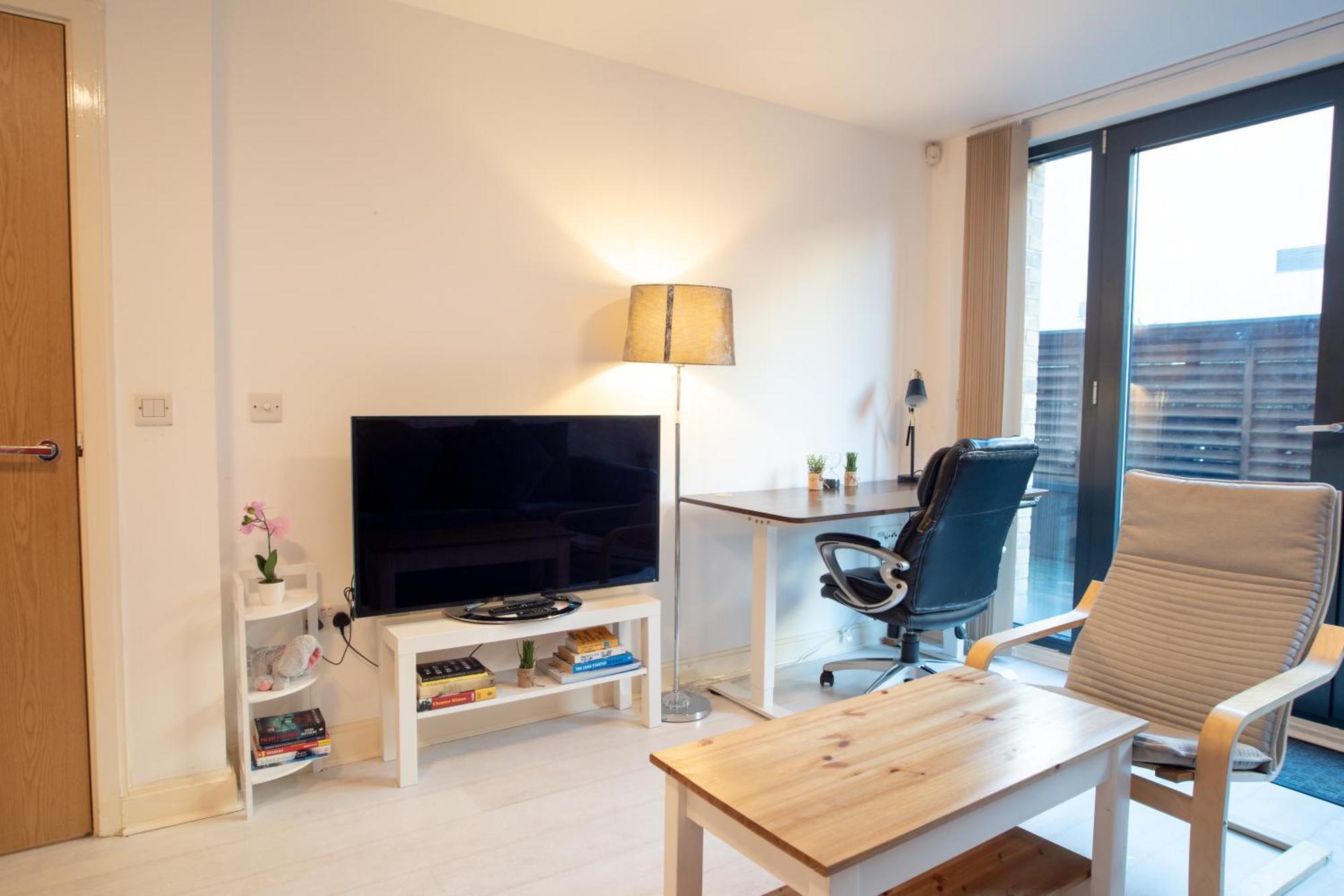 Two-Bedroom Luxury Apartment With Workspace, Free Secure Parking & Coffee Birmingham Ngoại thất bức ảnh