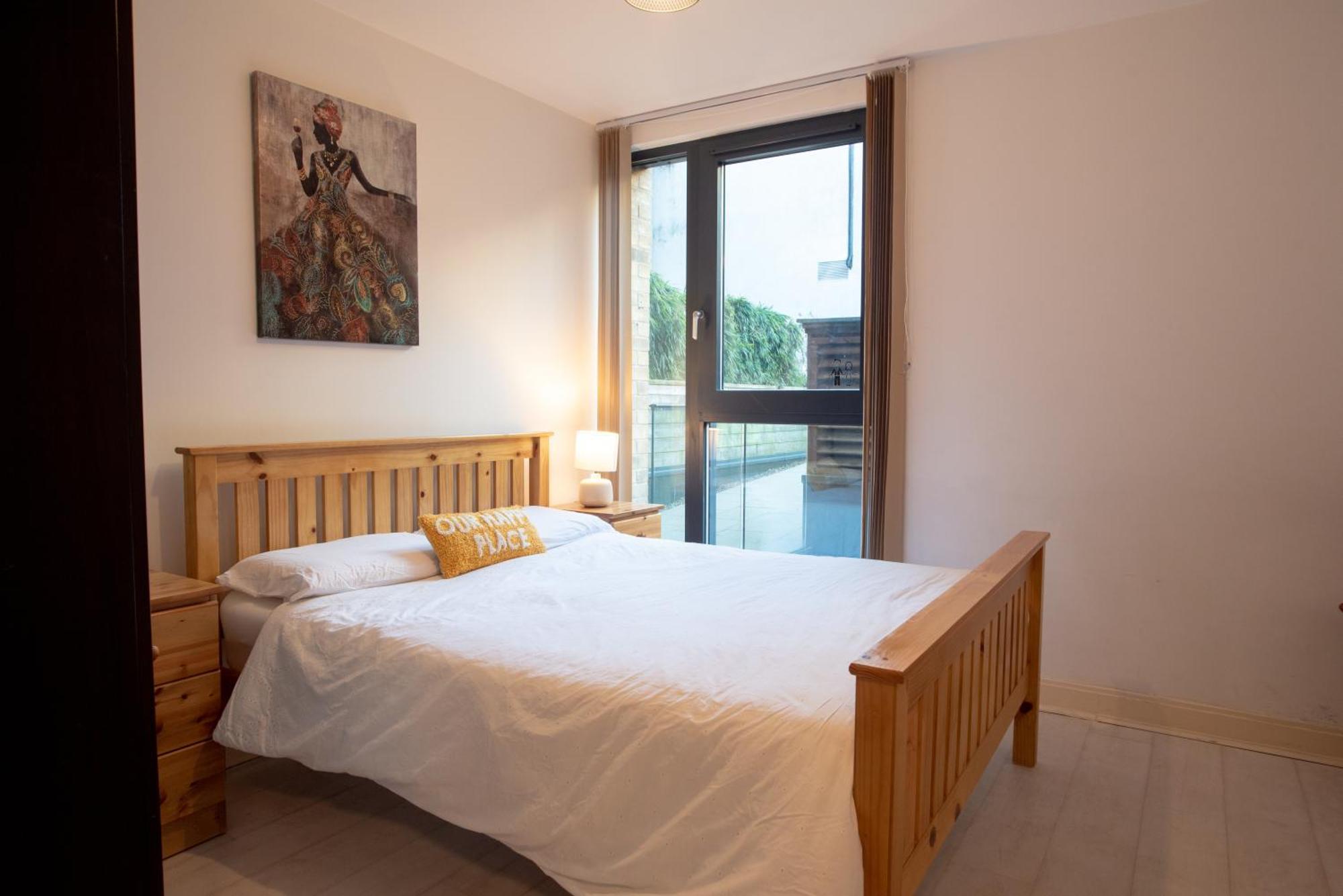 Two-Bedroom Luxury Apartment With Workspace, Free Secure Parking & Coffee Birmingham Ngoại thất bức ảnh