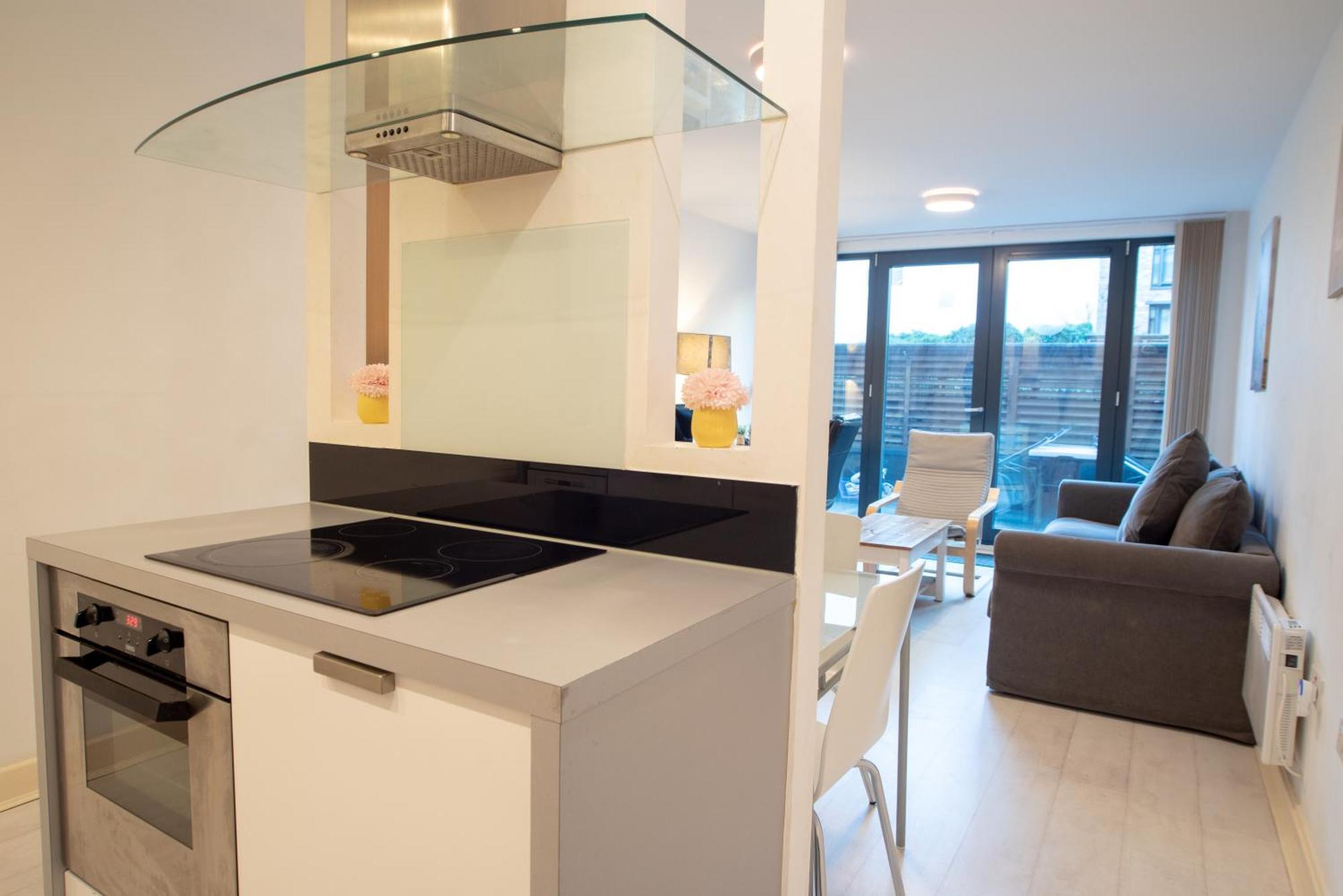 Two-Bedroom Luxury Apartment With Workspace, Free Secure Parking & Coffee Birmingham Ngoại thất bức ảnh