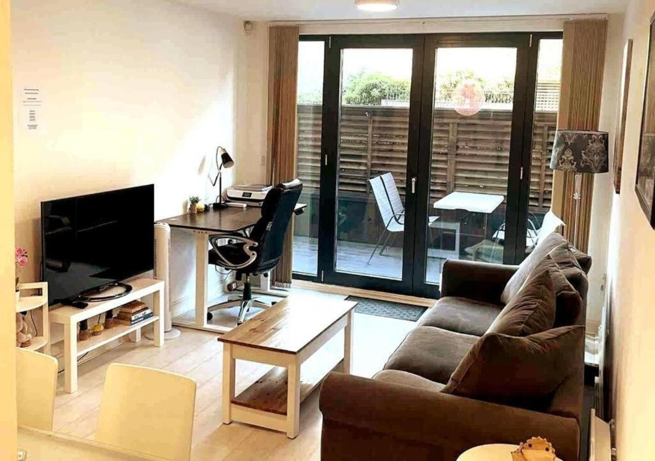 Two-Bedroom Luxury Apartment With Workspace, Free Secure Parking & Coffee Birmingham Ngoại thất bức ảnh